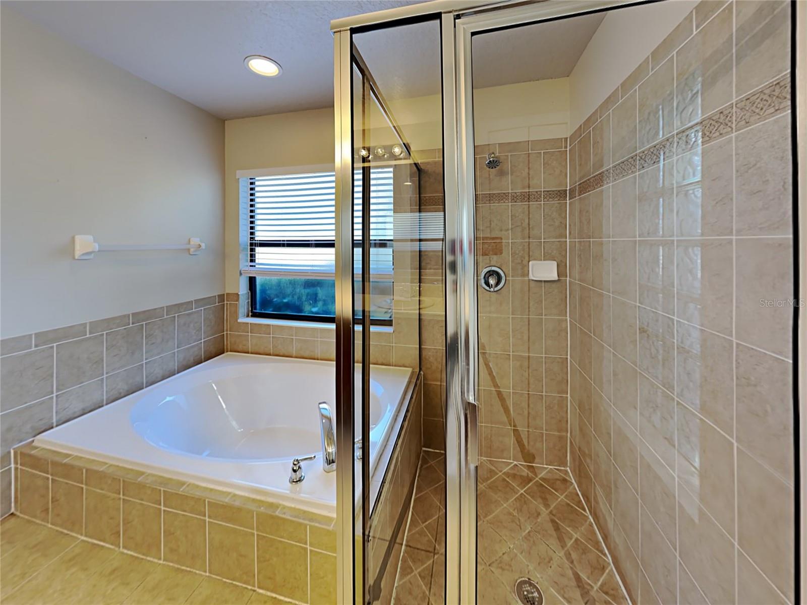 ABBEY TRACE - Residential Lease