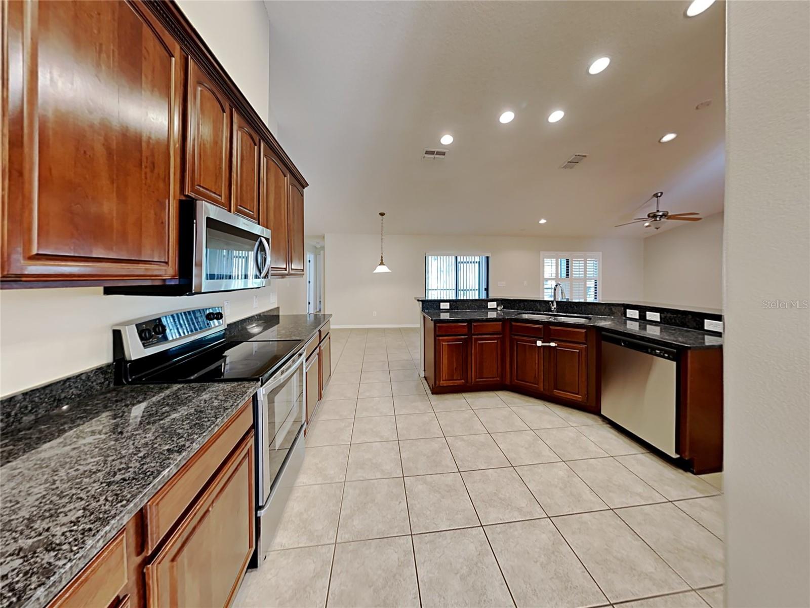 ABBEY TRACE - Residential Lease