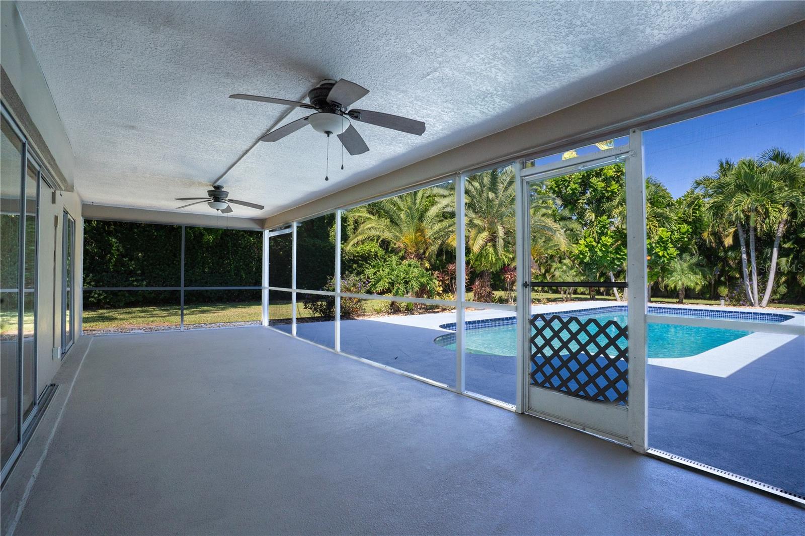 BARDMOOR GOLF VIEW ESTATE 3RD ADD - Residential