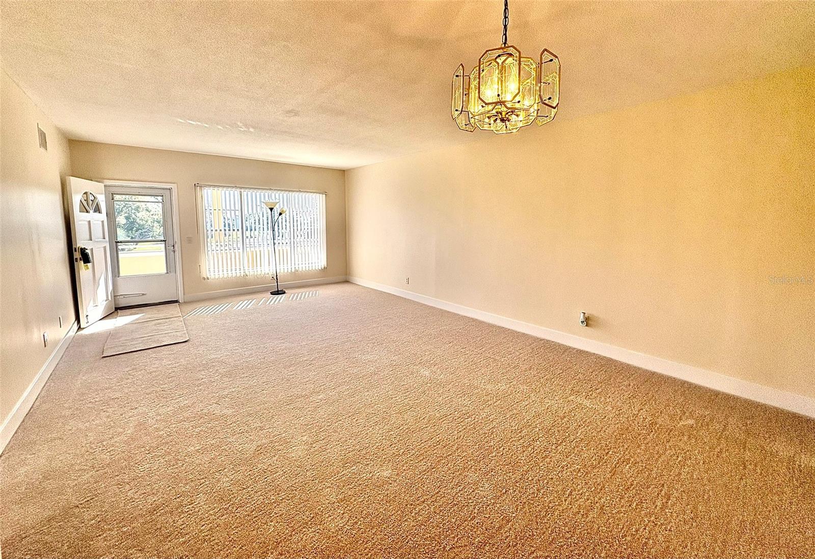 ON TOP OF THE WORLD - Residential