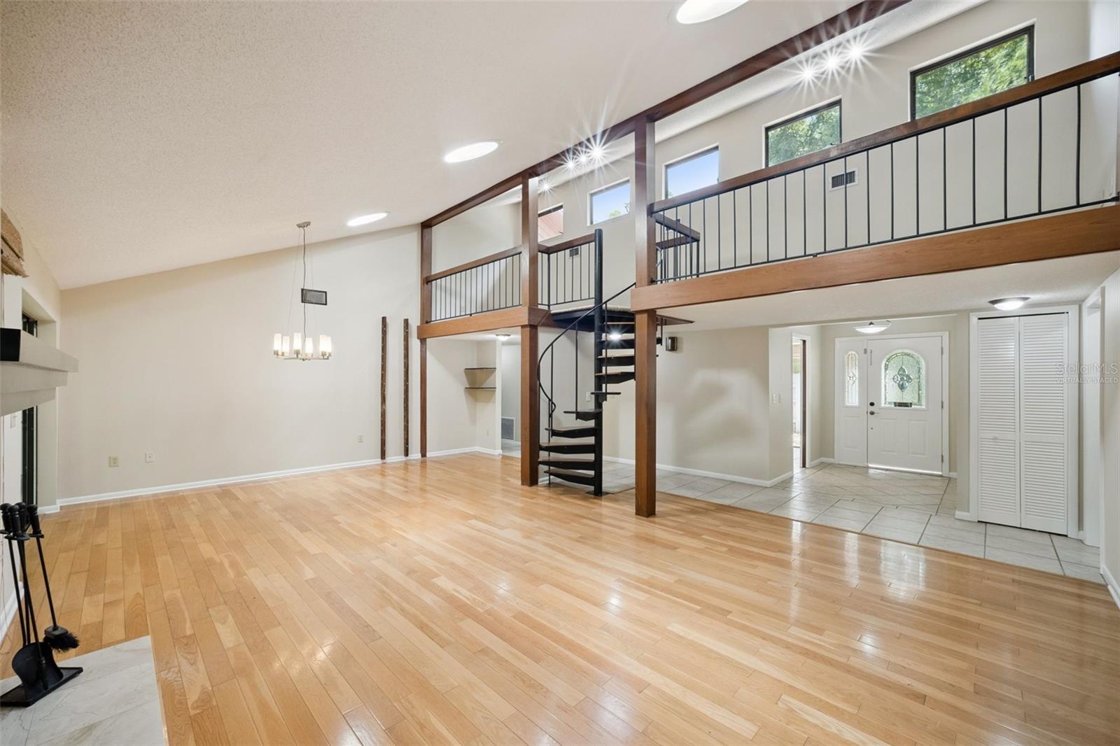 424 KNOLL TREE LANE