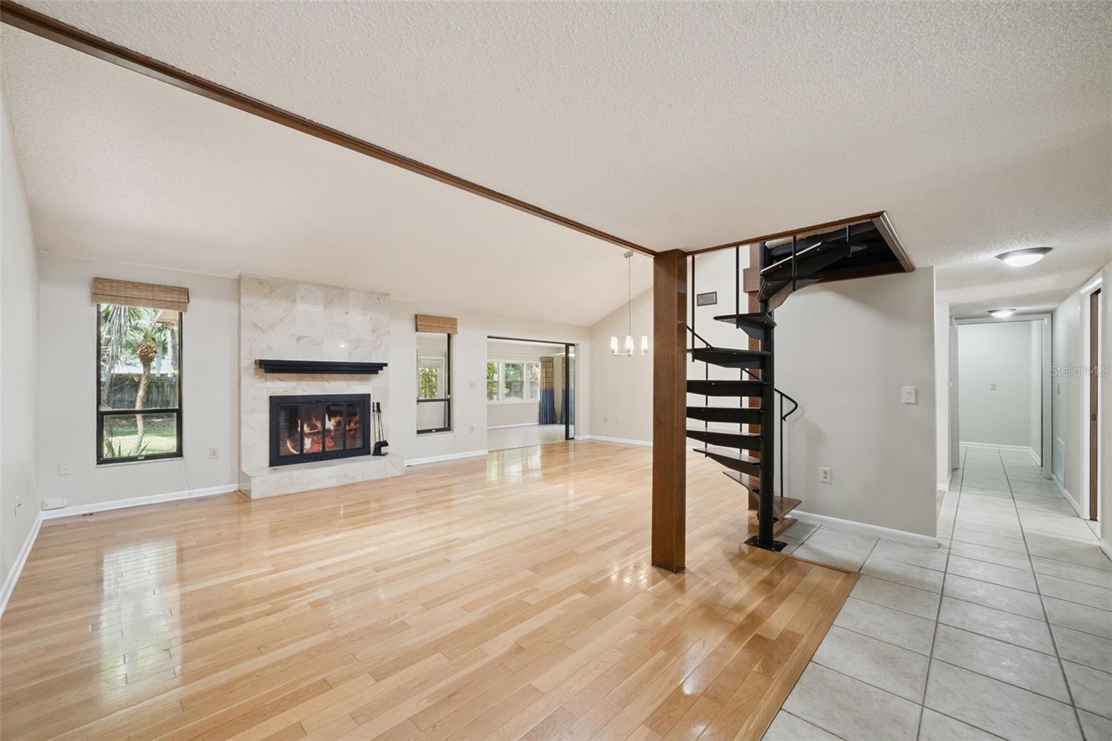 424 KNOLL TREE LANE