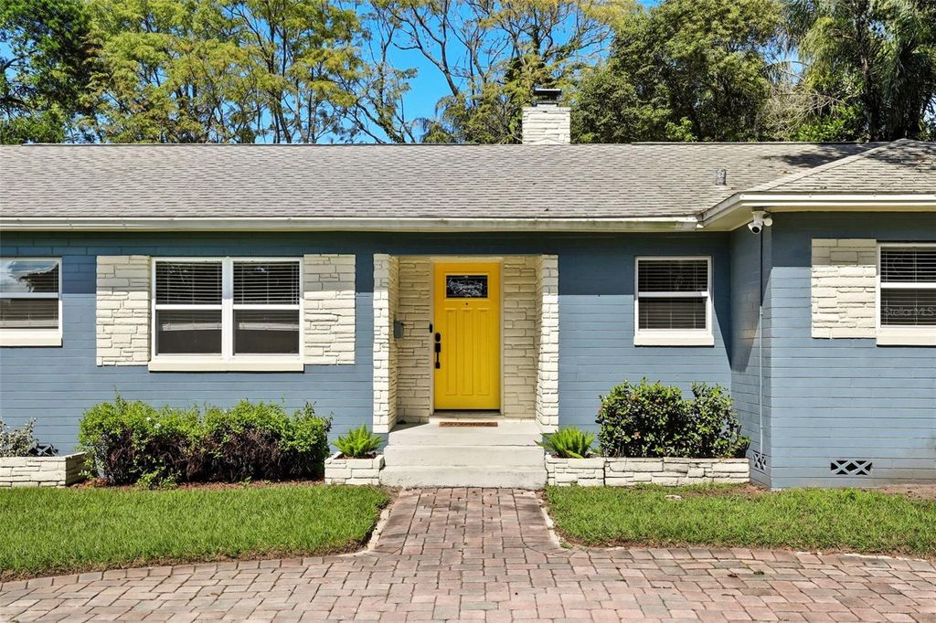 Photo of 2305 Buckminster Circle, Orlando, FL 32803 (MLS # G5103168)
