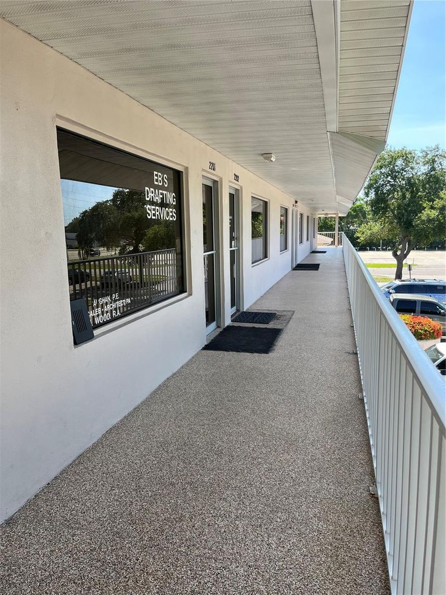 Ready to start or move your business? Beautiful office space available in a highly traveled area. Conveniently located near shopping, restaurants, entertainment, and all Bradenton has to offer. An office with receptionist area, bathroom, storage space, and sink .