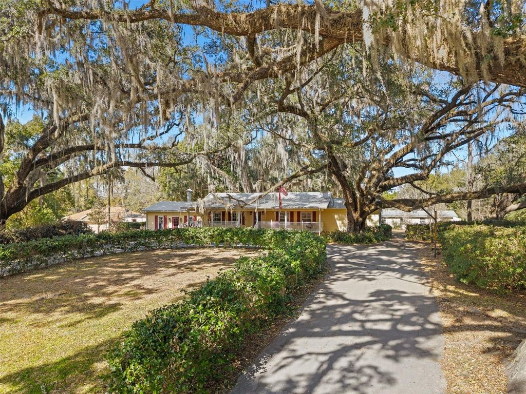 Photo of 19651 NE 50th Street, Williston, FL 32696 (MLS # GC536351)