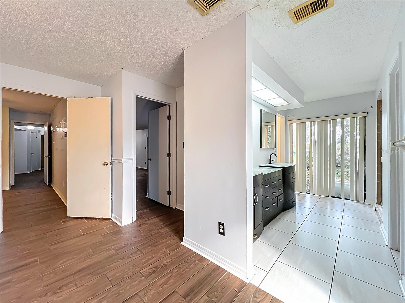 MANDARIN SEC 5 - Residential