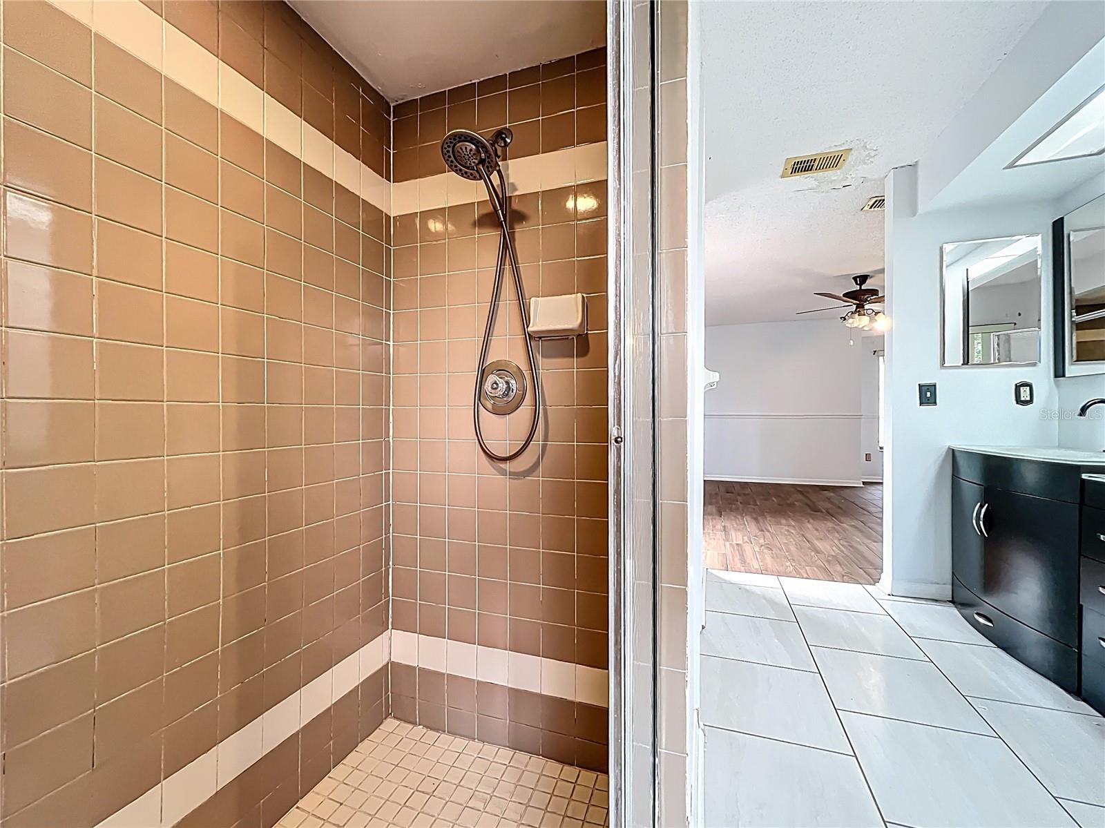 MANDARIN SEC 5 - Residential