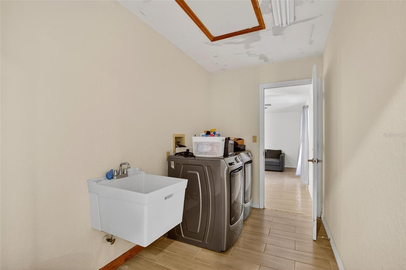 SPRINGWOOD ESTATE - Residential Lease