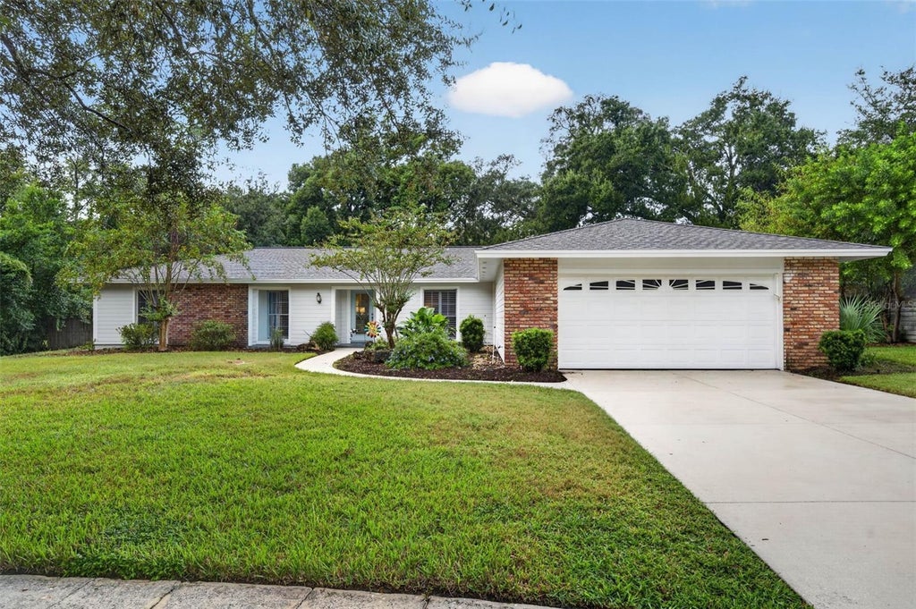 Photo of 201 E Sweetwater Creek Drive, Longwood, FL 32779 (MLS # O6447083)