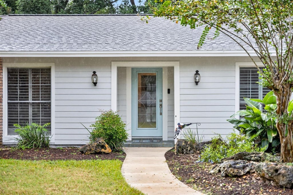 Photo of 201 E Sweetwater Creek Drive, Longwood, FL 32779 (MLS # O6447083)