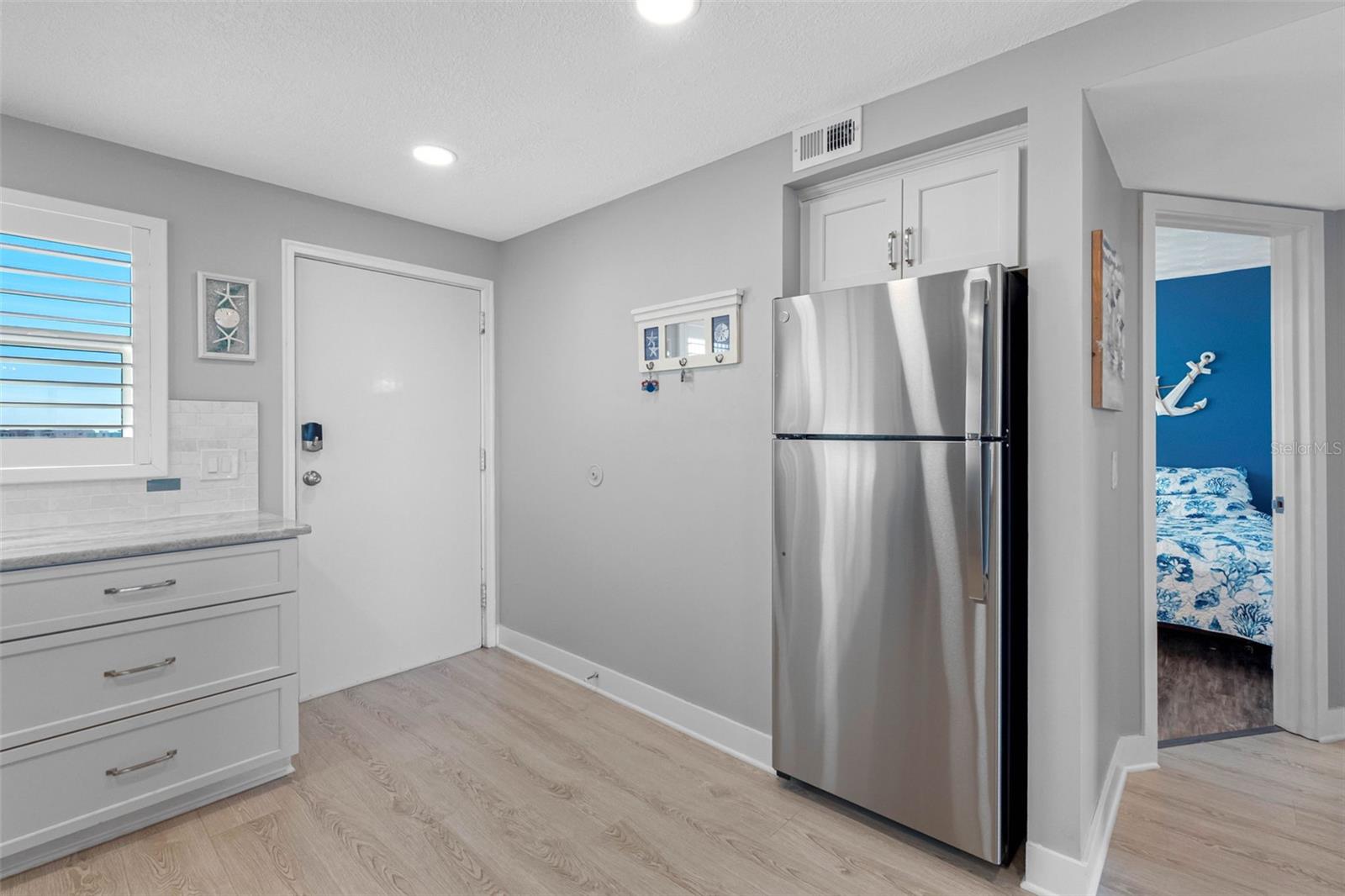 BAY SHORES YACHT & TENNIS CLUB - Residential