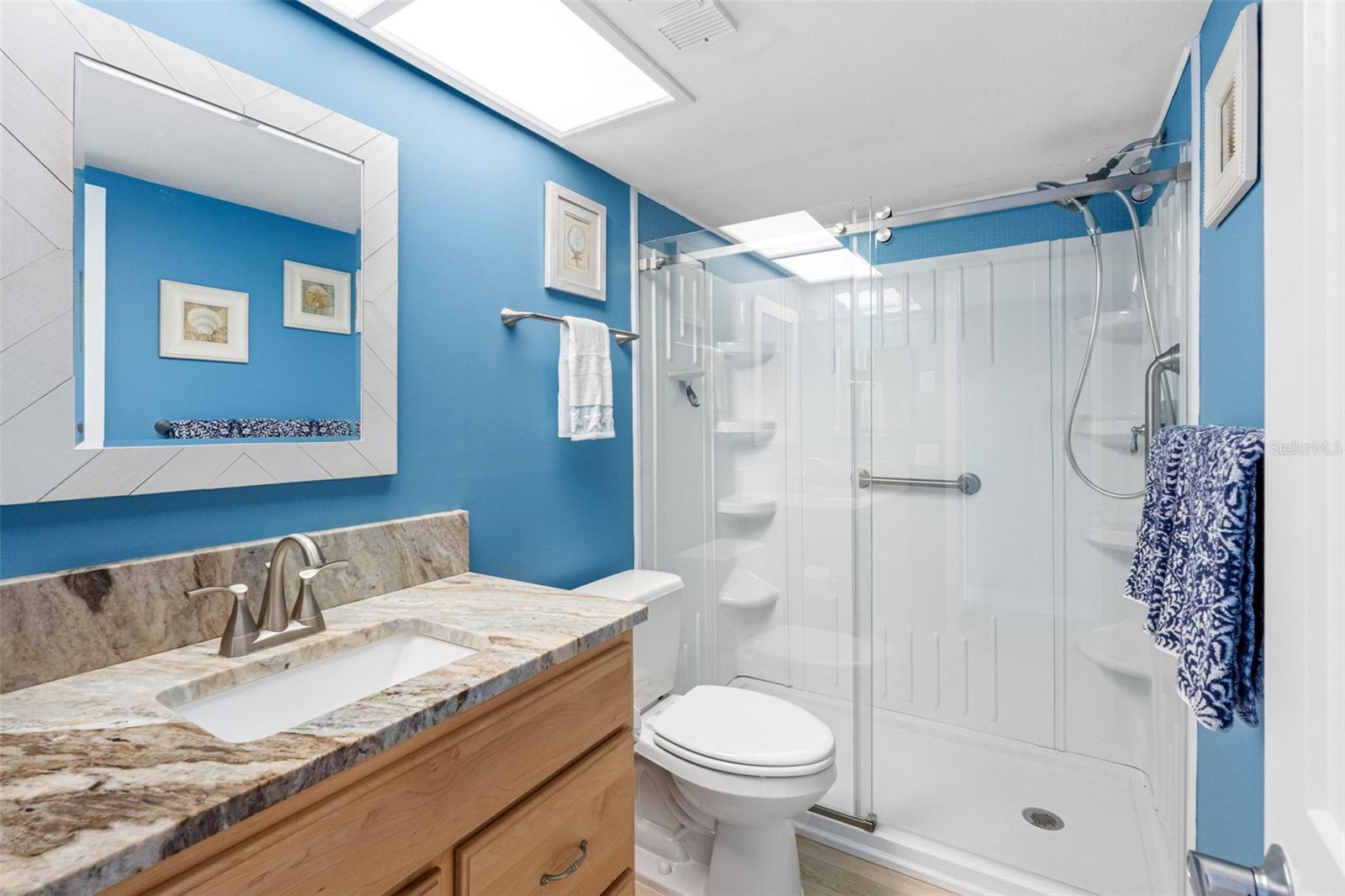 BAY SHORES YACHT & TENNIS CLUB - Residential