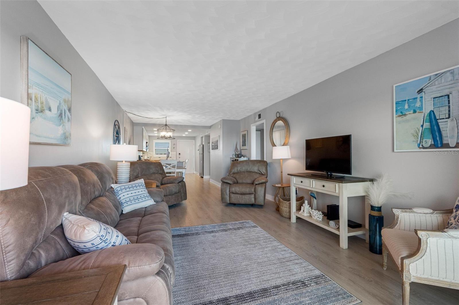 BAY SHORES YACHT & TENNIS CLUB - Residential