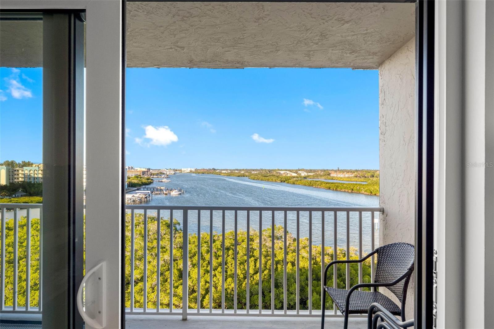 BAY SHORES YACHT & TENNIS CLUB - Residential