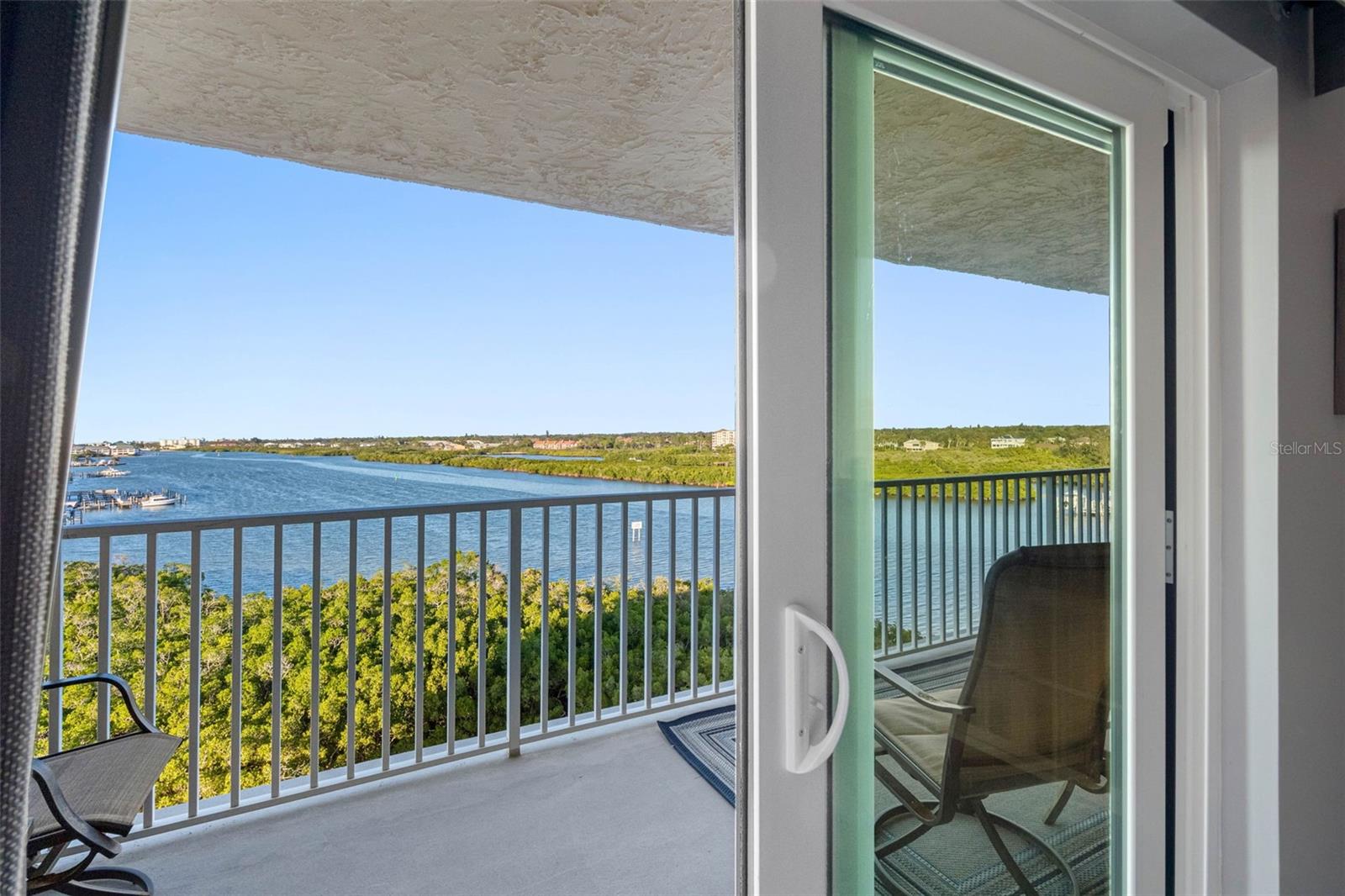 BAY SHORES YACHT & TENNIS CLUB - Residential