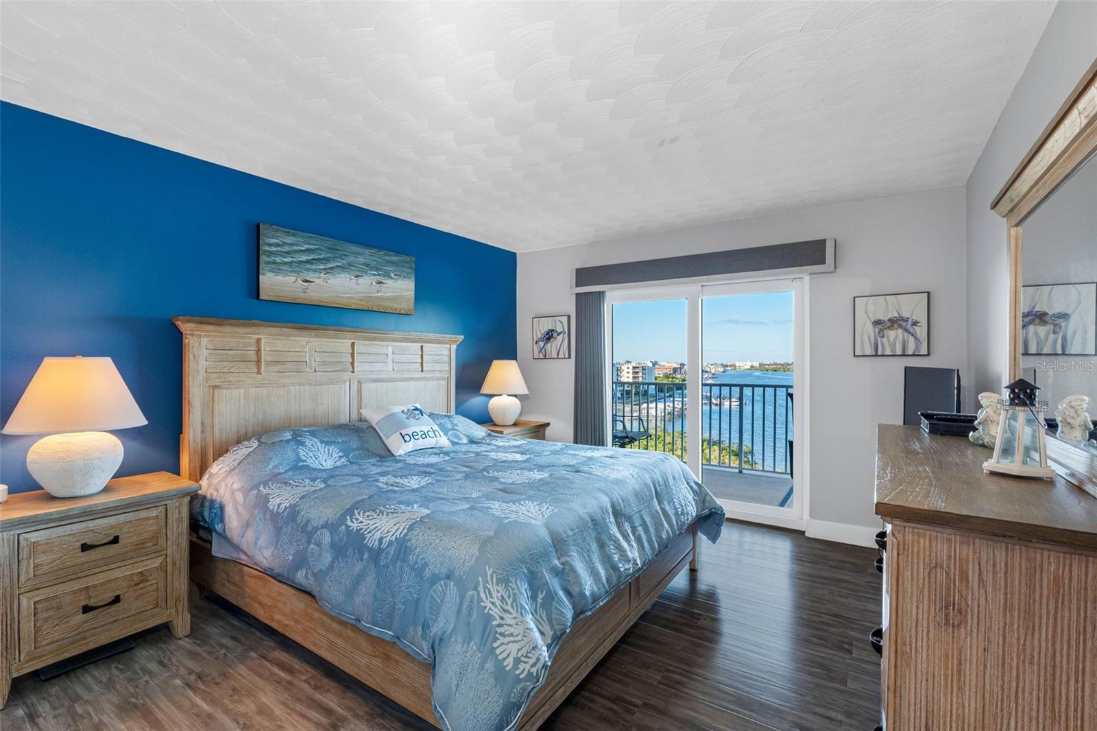 BAY SHORES YACHT & TENNIS CLUB - Residential