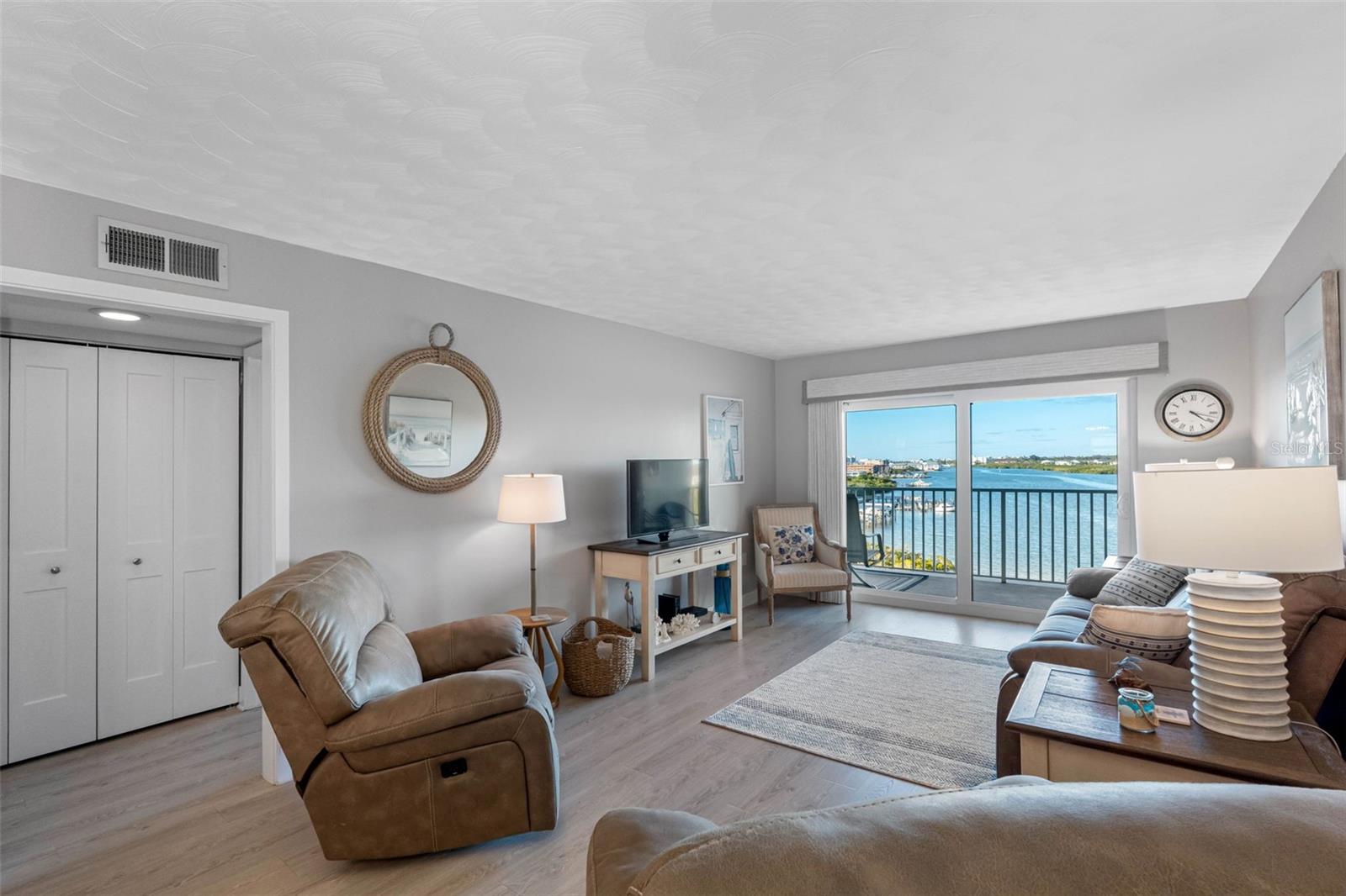 BAY SHORES YACHT & TENNIS CLUB - Residential