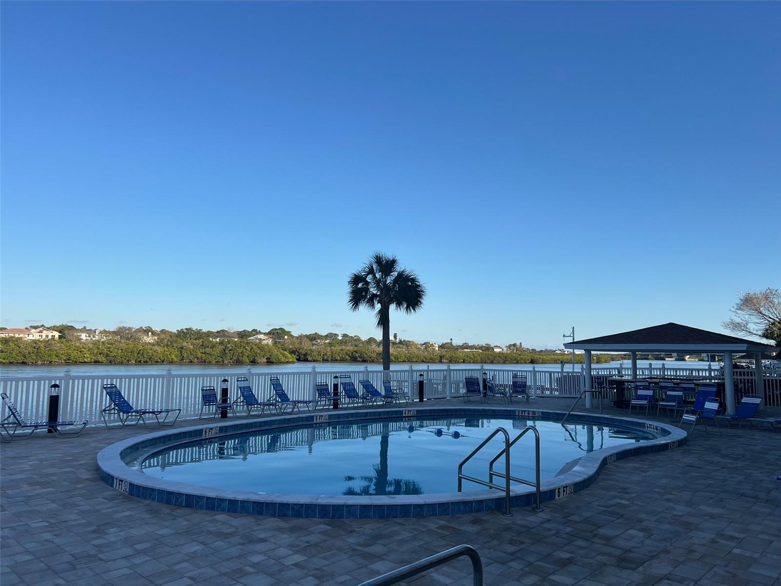 BAY SHORES YACHT & TENNIS CLUB - Residential