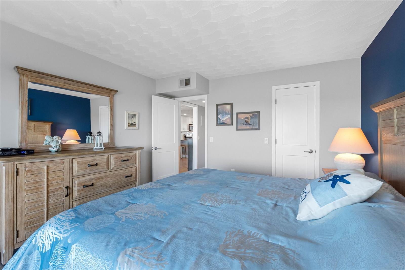 BAY SHORES YACHT & TENNIS CLUB - Residential