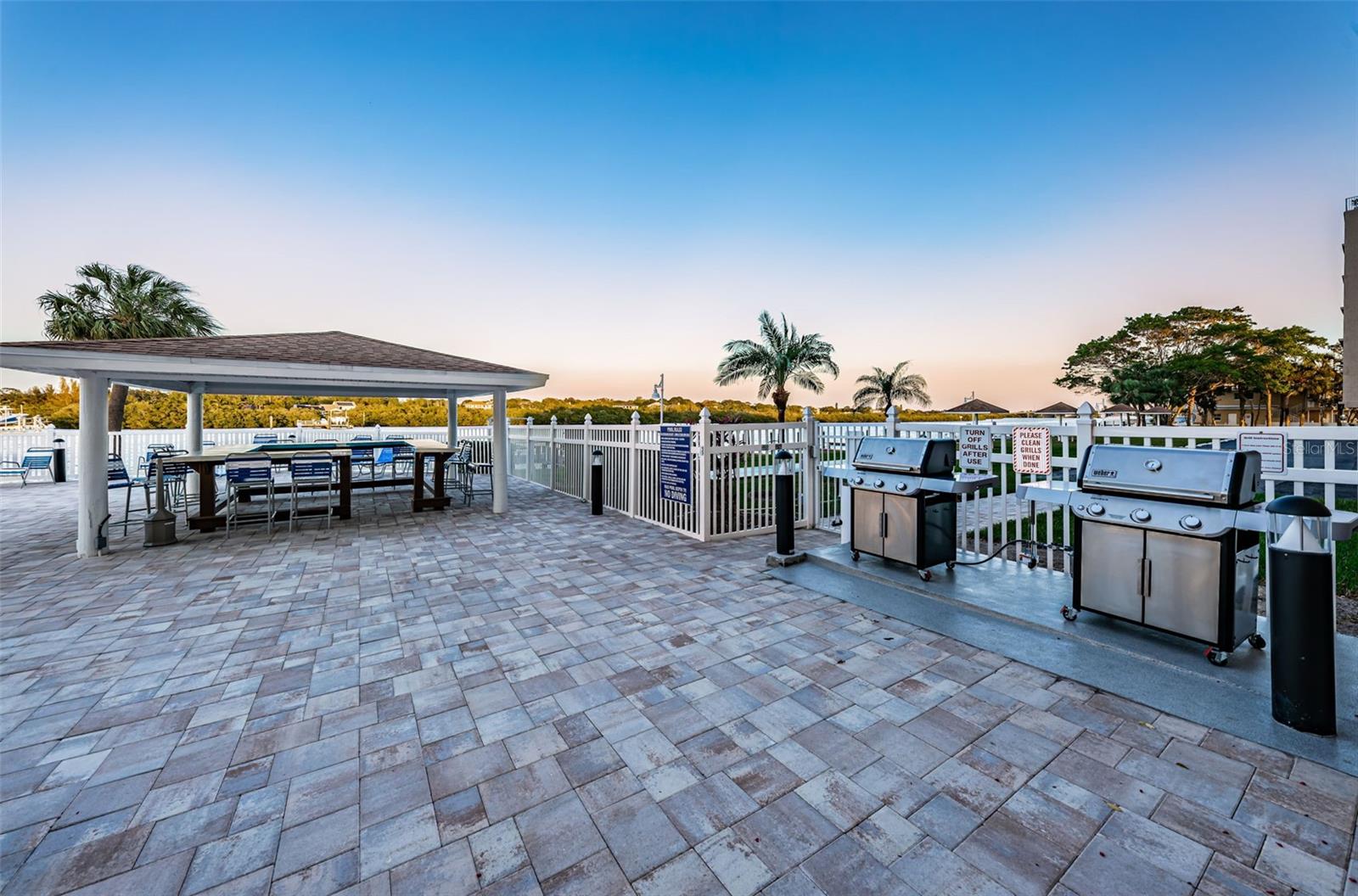 BAY SHORES YACHT & TENNIS CLUB - Residential