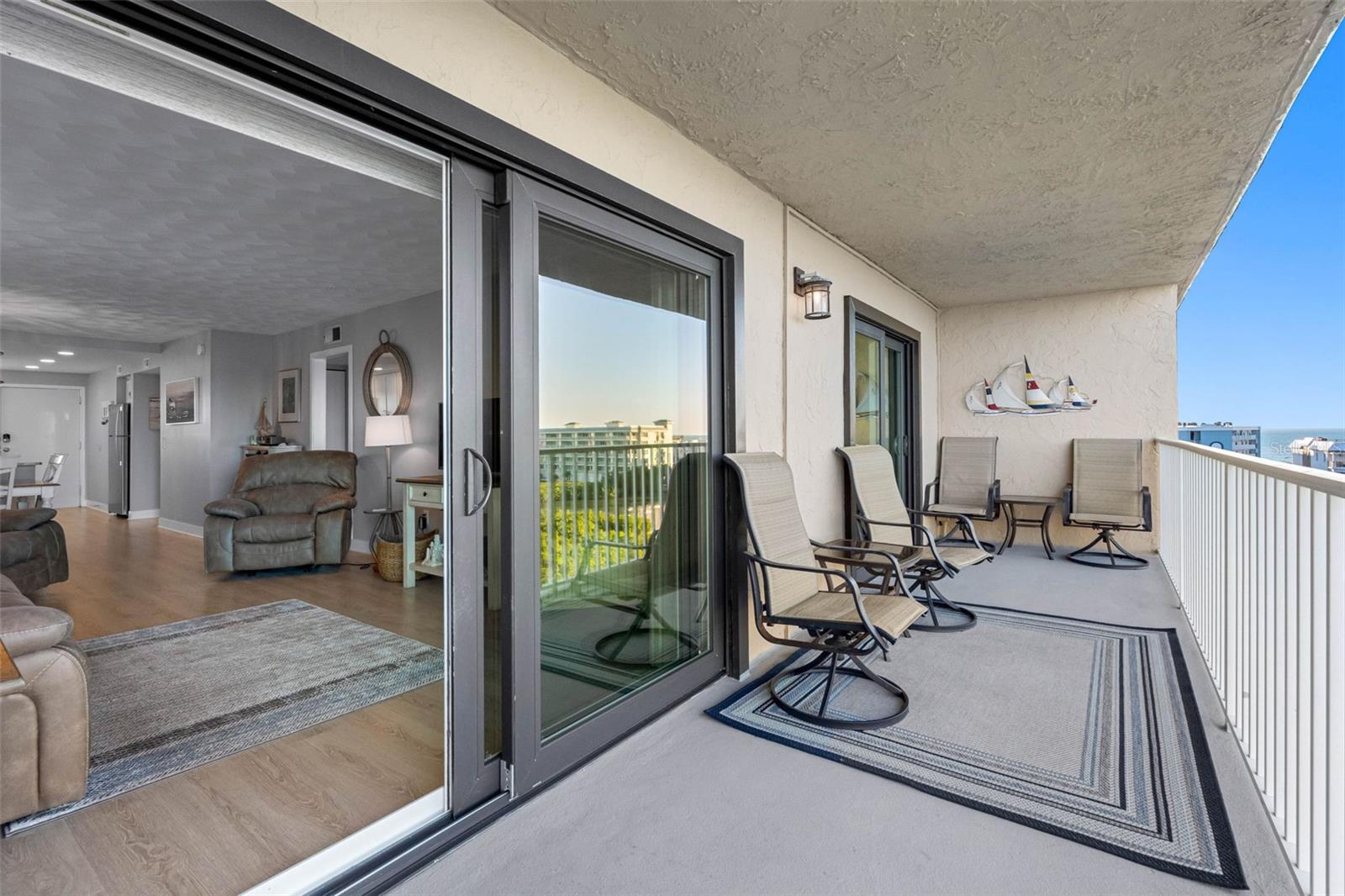 BAY SHORES YACHT & TENNIS CLUB - Residential