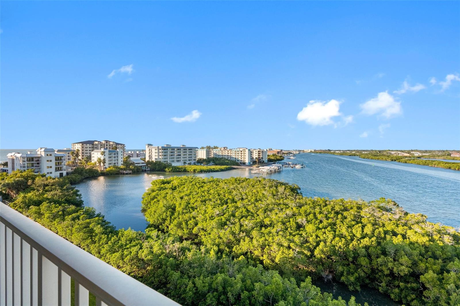 BAY SHORES YACHT & TENNIS CLUB - Residential