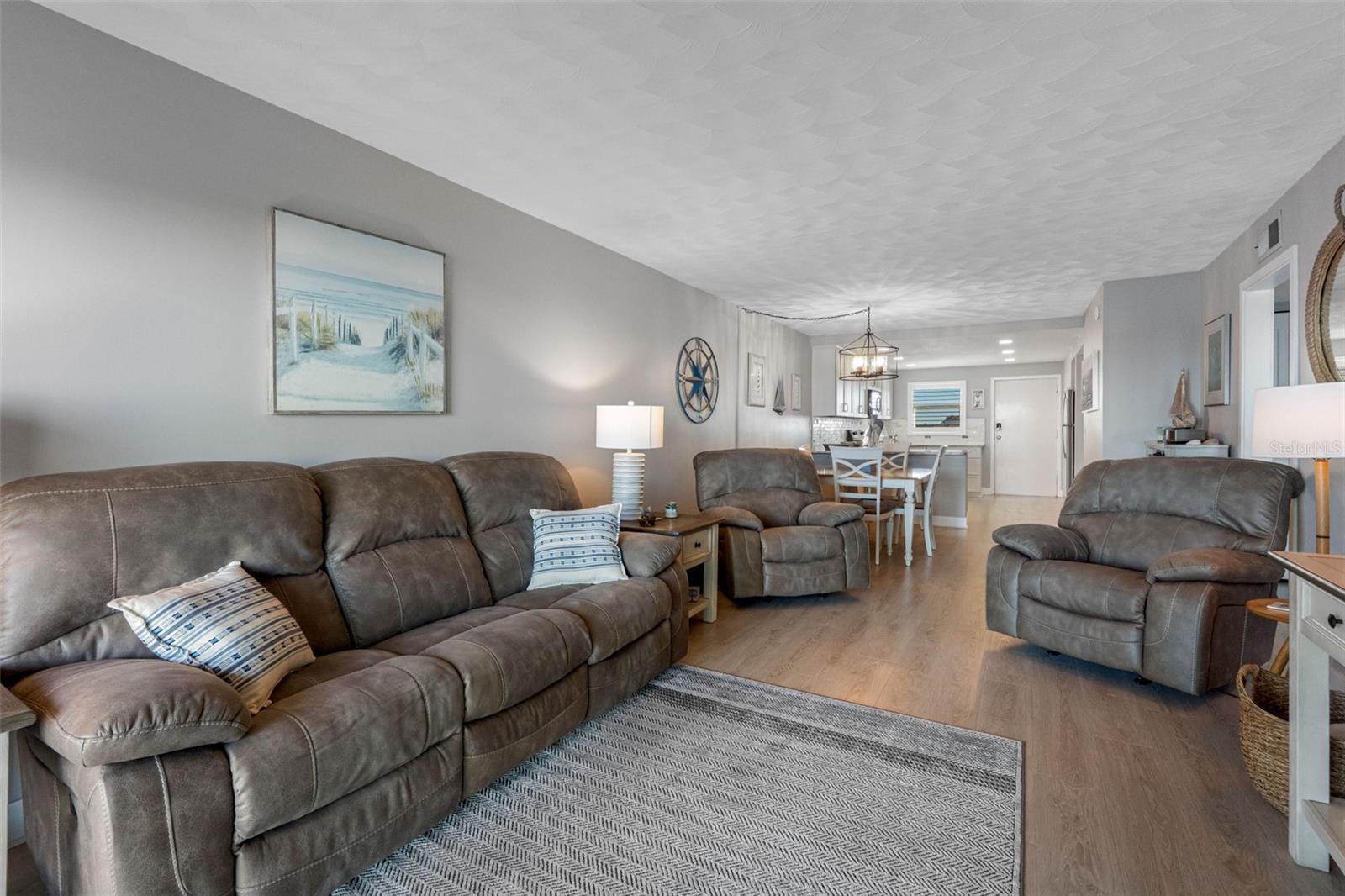 BAY SHORES YACHT & TENNIS CLUB - Residential