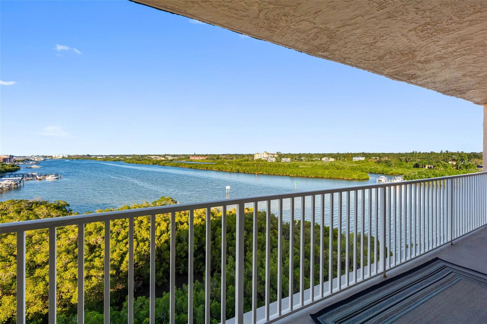 BAY SHORES YACHT & TENNIS CLUB - Residential