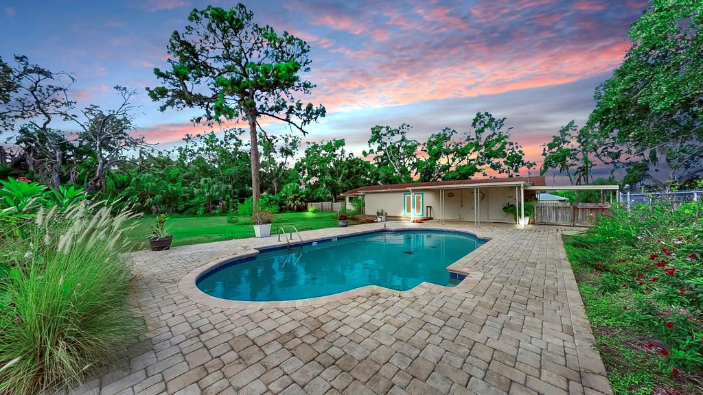 Photo of 406 2nd Street SW, Ruskin, FL 33570 (MLS # TB8434423)
