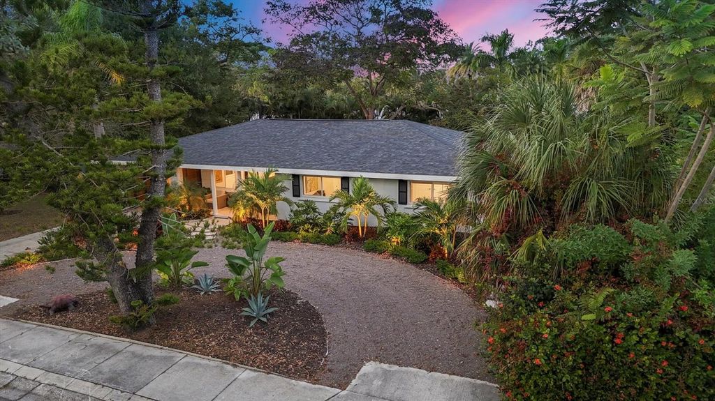 Photo of 2375 Datura Street, Sarasota, FL 34239 (MLS # A4673910)