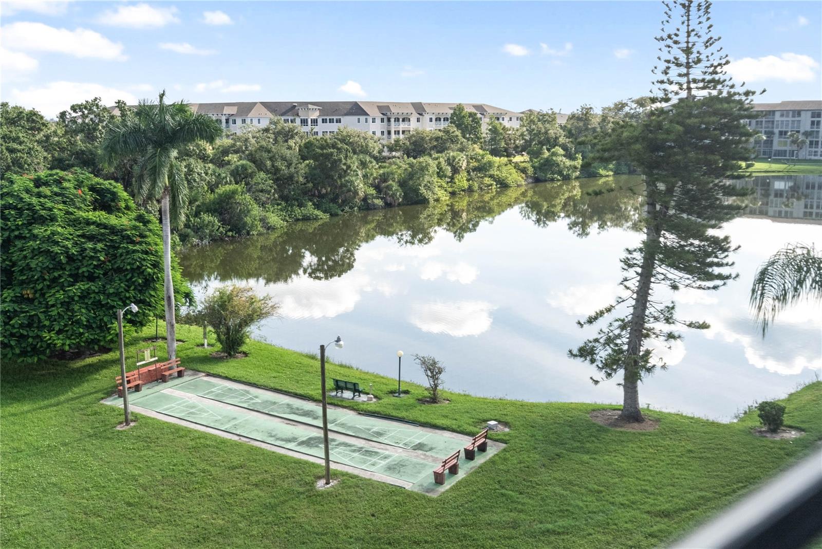 BAYSHORE ON THE LAKE APTS II SEC 2 - Residential