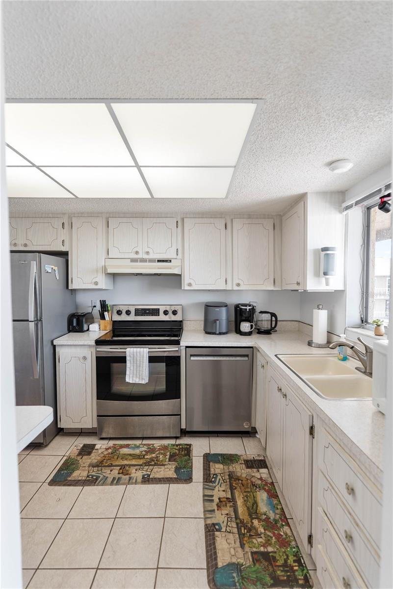 BAYSHORE ON THE LAKE APTS II SEC 2 - Residential