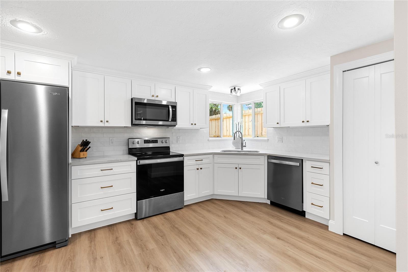 SIESTA BEACH - Residential