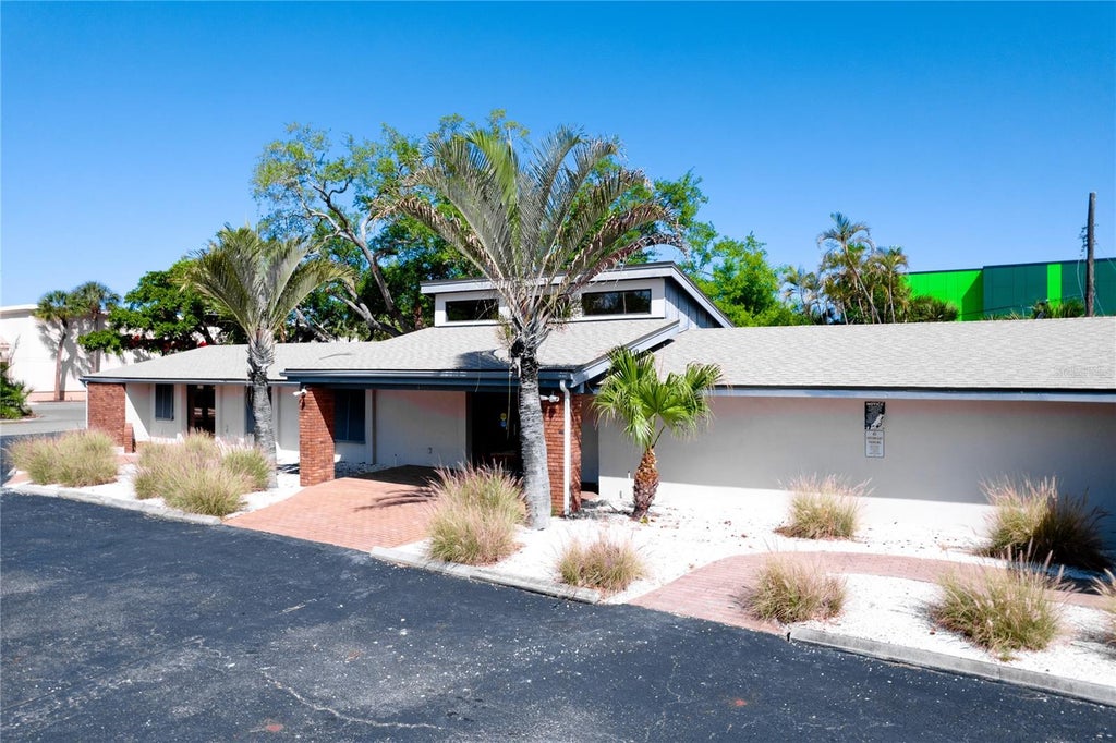 Photo of 4110 Manatee Avenue W, Bradenton, FL 34205 (MLS # A4710874)