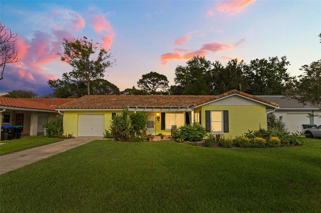 Photo of 10409 Hidden Lane, Orlando, FL 32821 (MLS # O6447070)