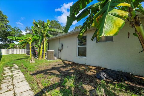 A home in PALMETTO