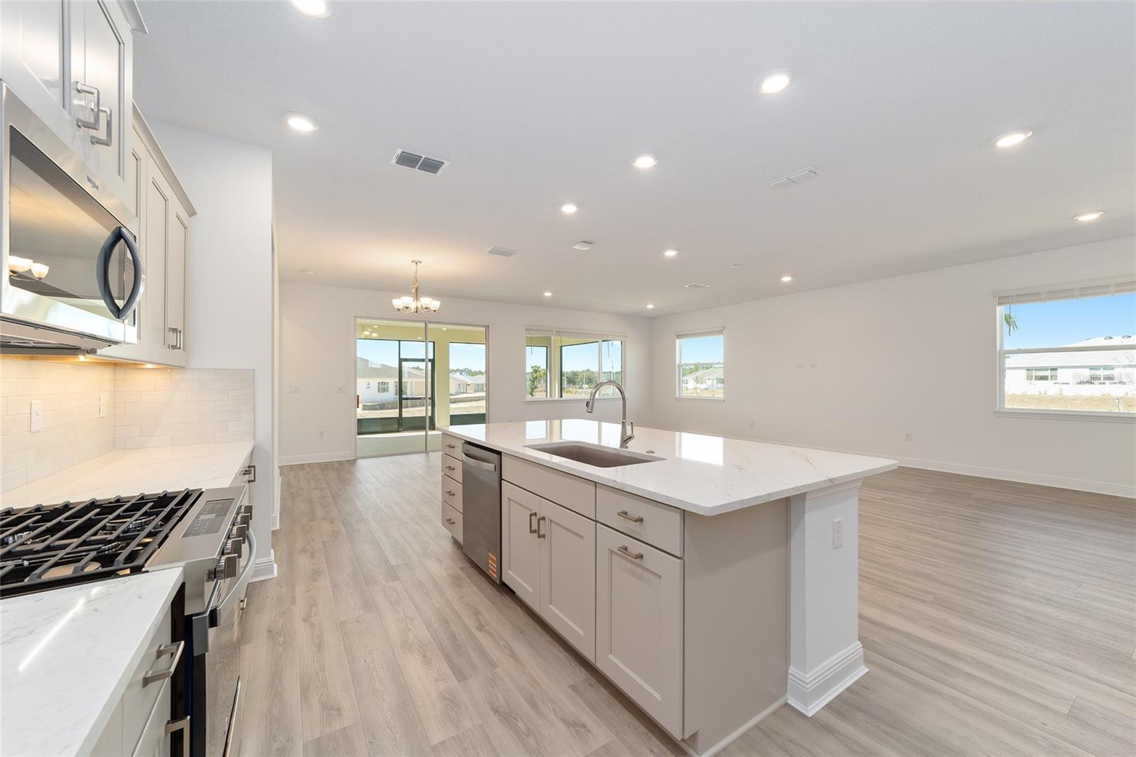 ON TOP OF THE WORLD - Residential