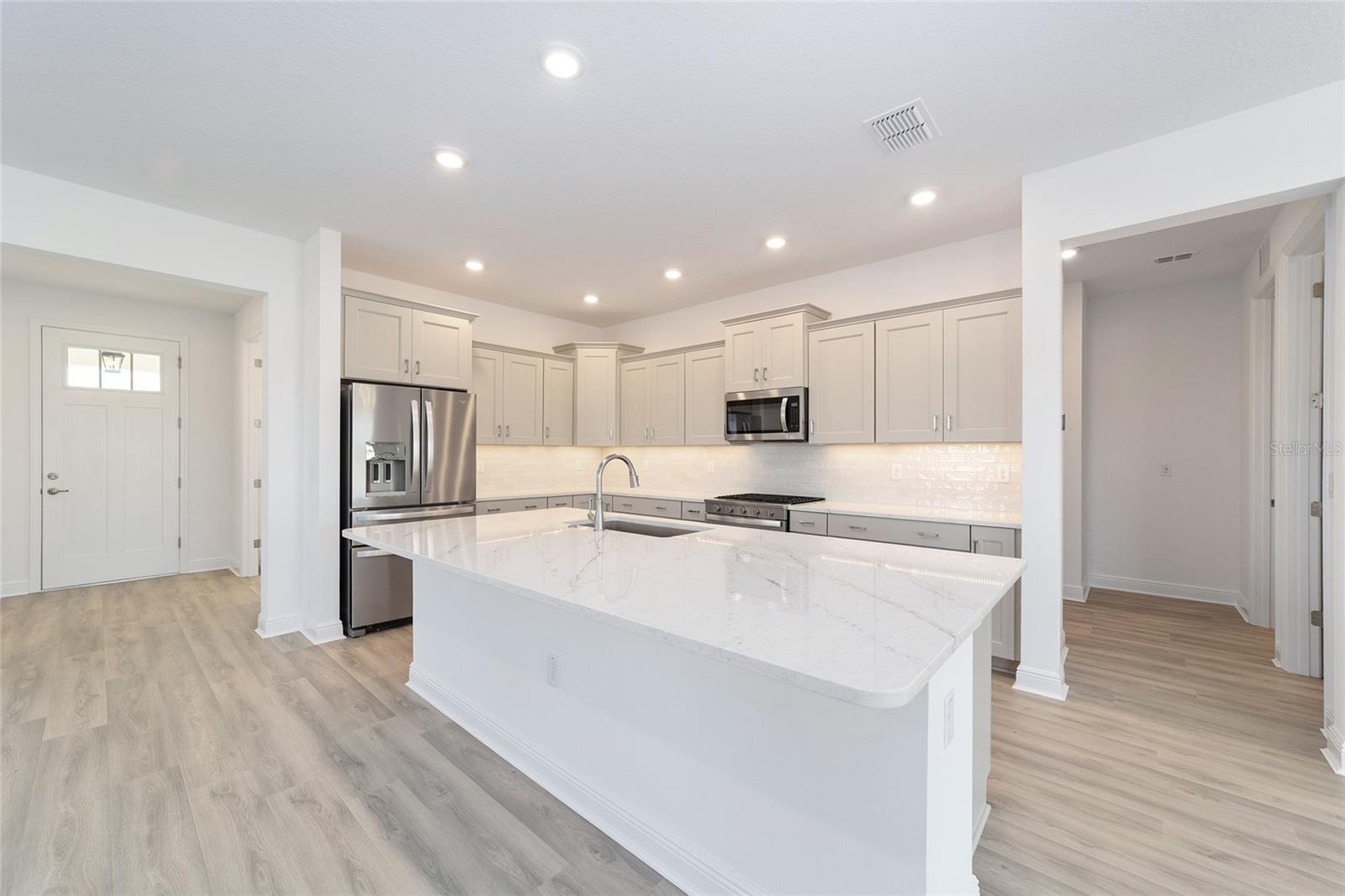 ON TOP OF THE WORLD - Residential