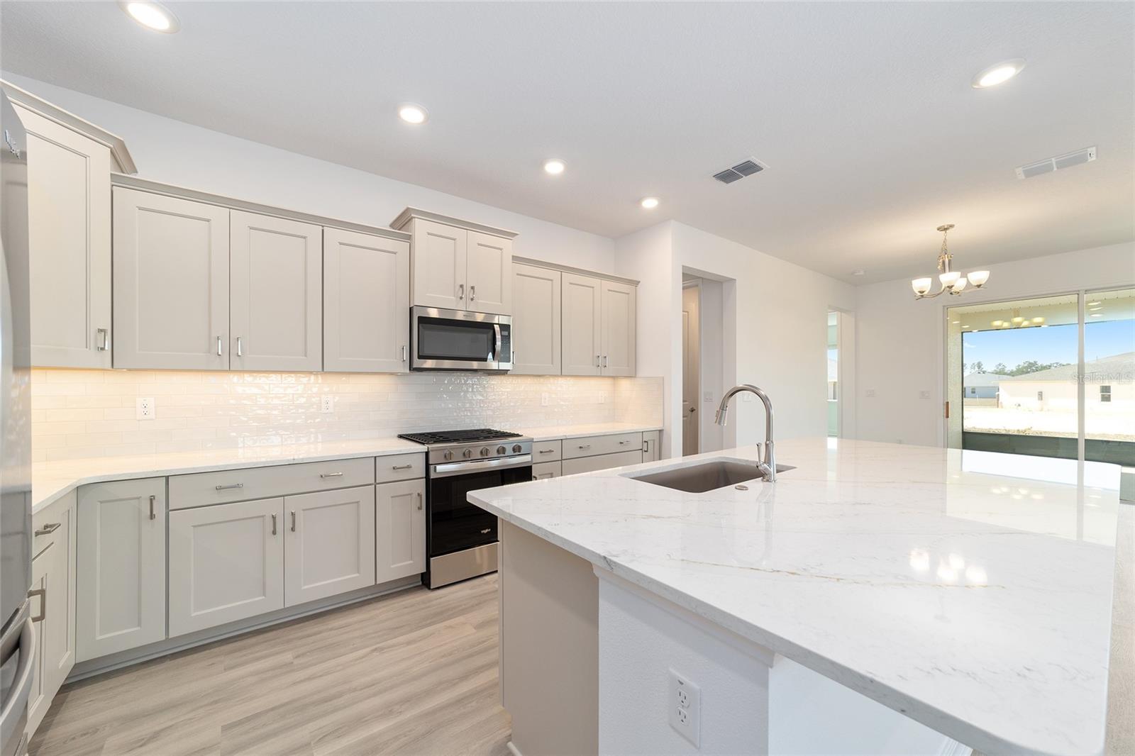 ON TOP OF THE WORLD - Residential