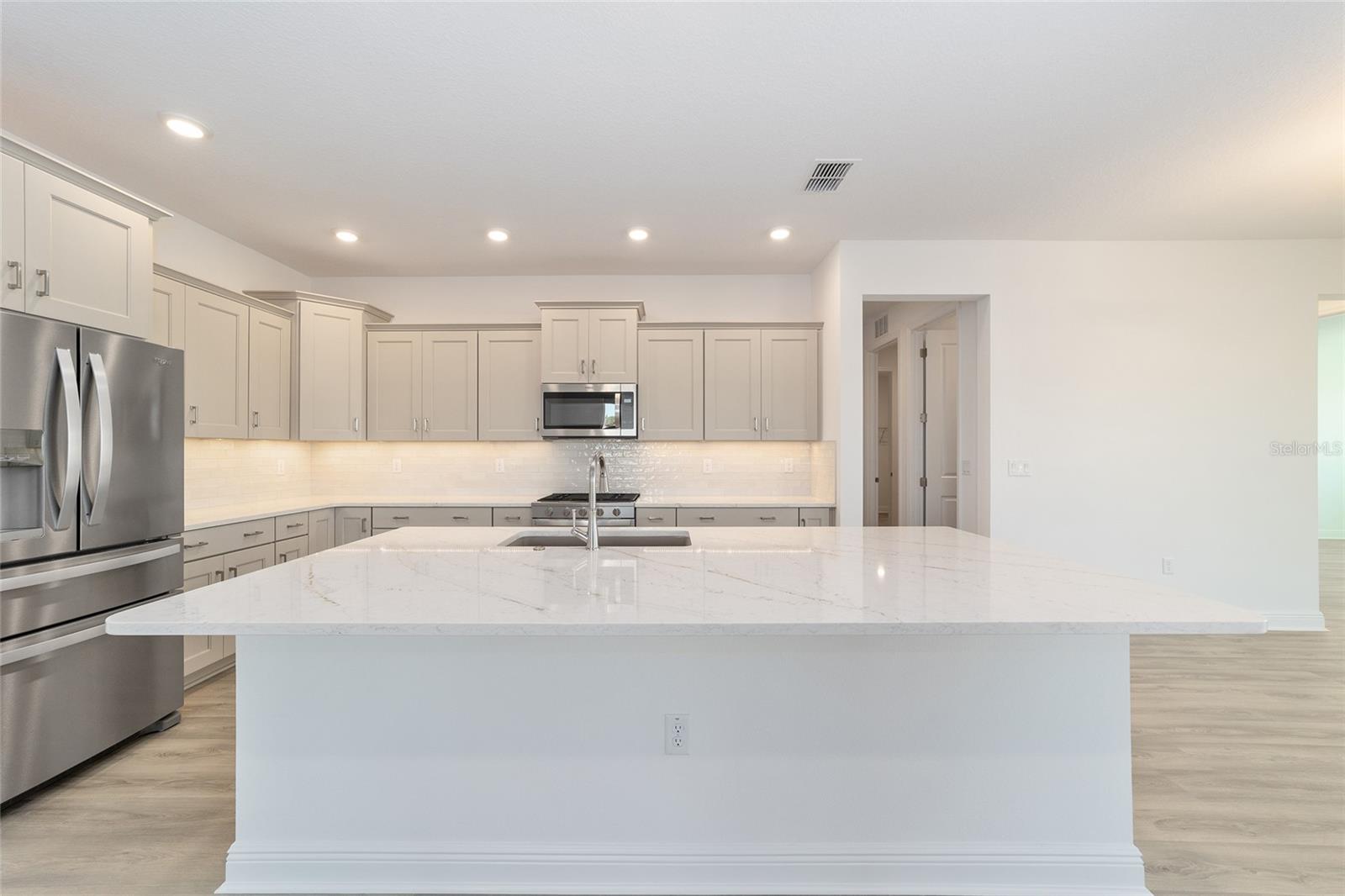 ON TOP OF THE WORLD - Residential