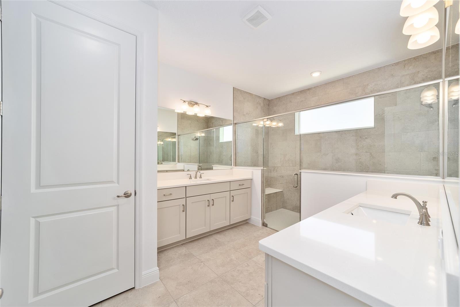 ON TOP OF THE WORLD - Residential