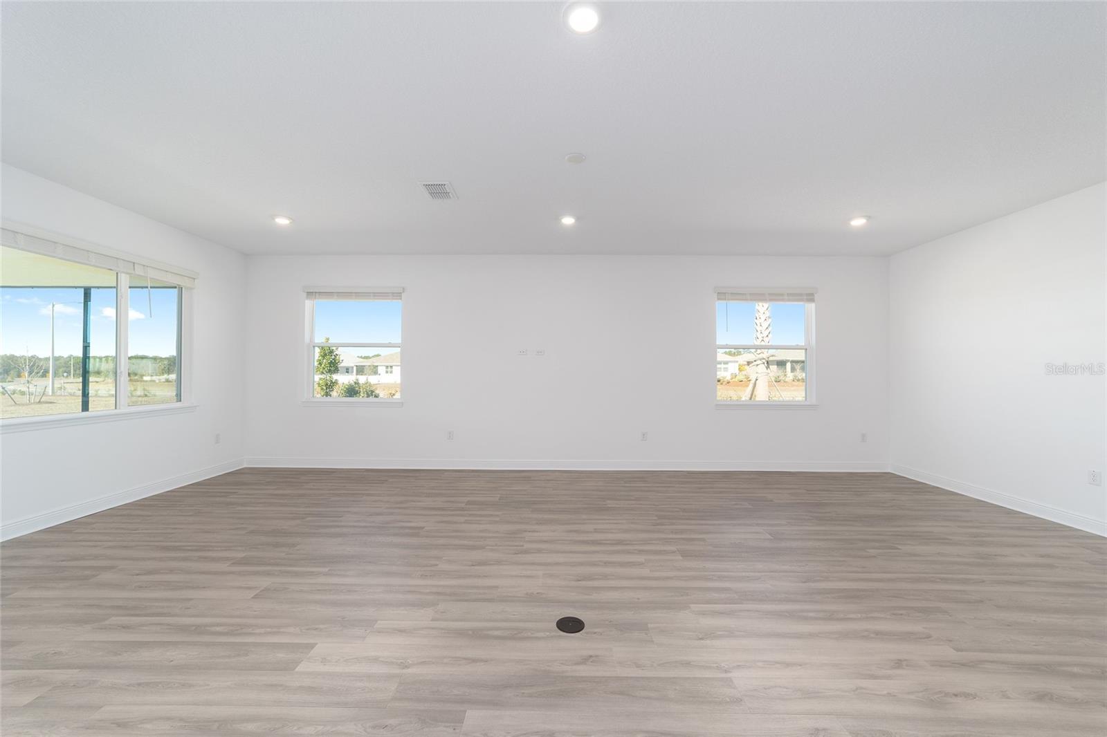 ON TOP OF THE WORLD - Residential