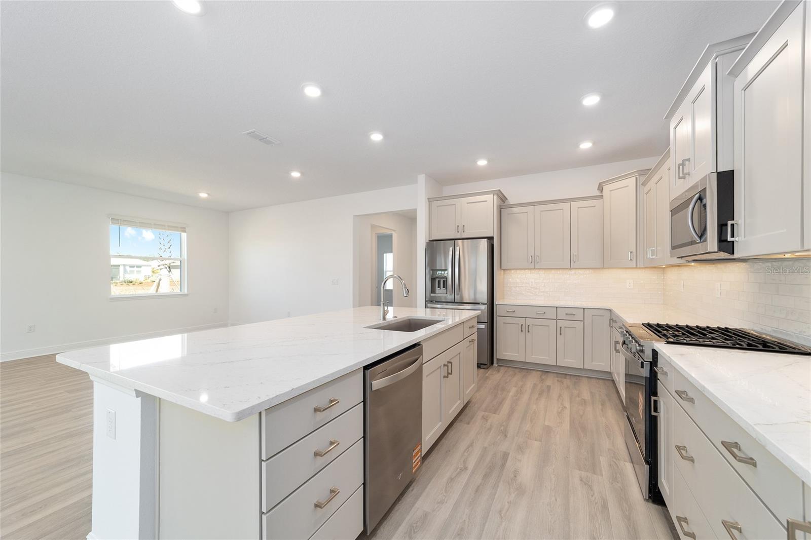 ON TOP OF THE WORLD - Residential