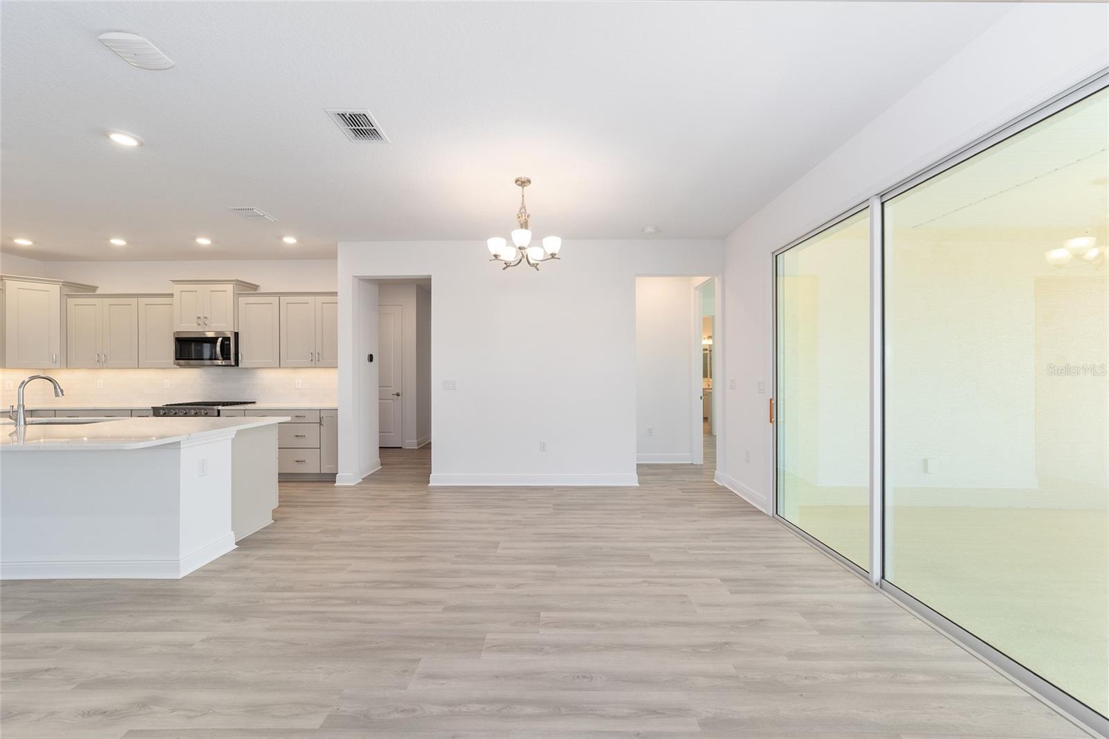 ON TOP OF THE WORLD - Residential