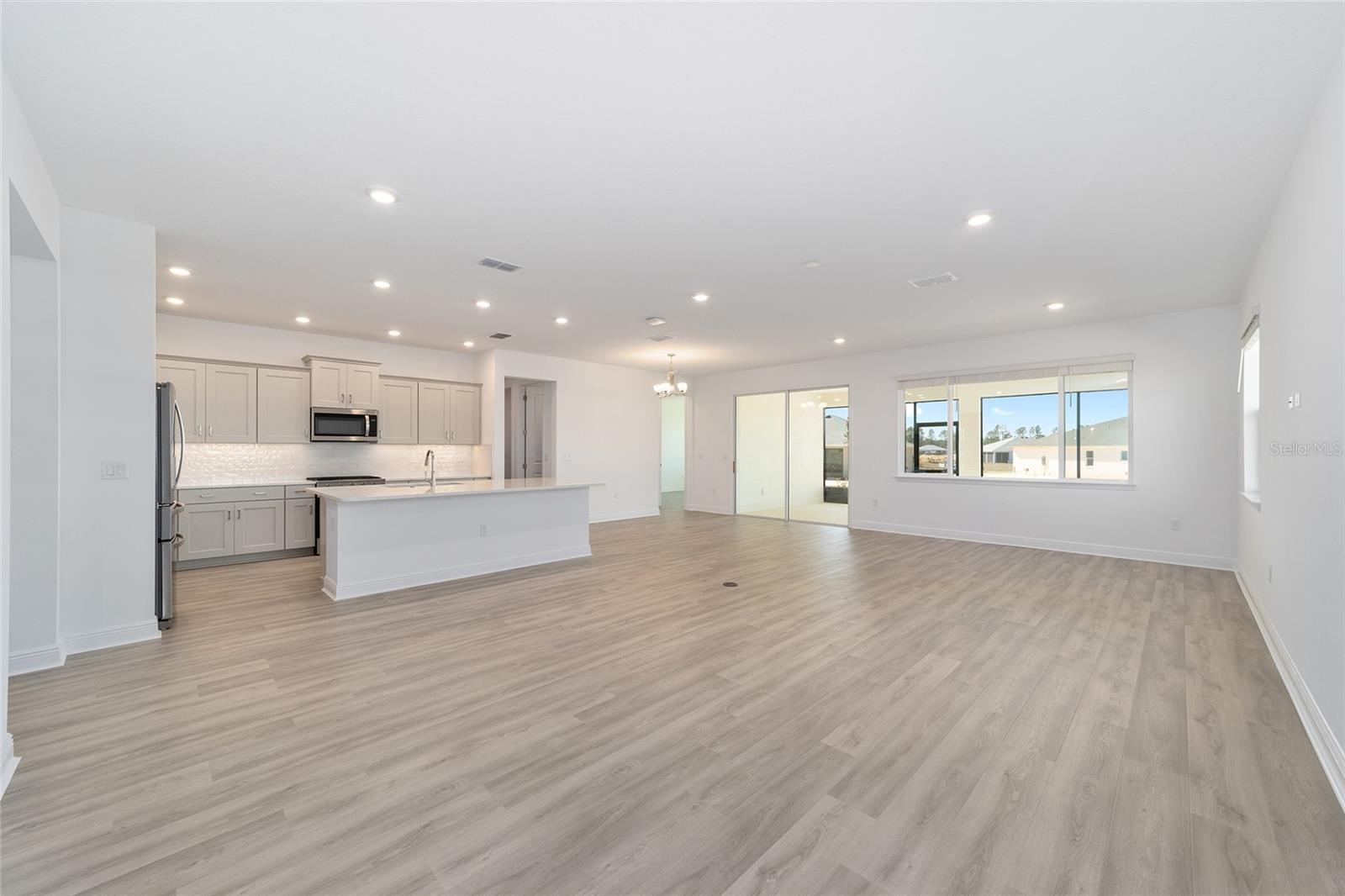 ON TOP OF THE WORLD - Residential