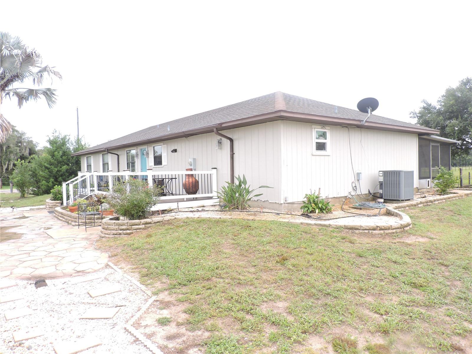 5015 TWIN LAKES LANE