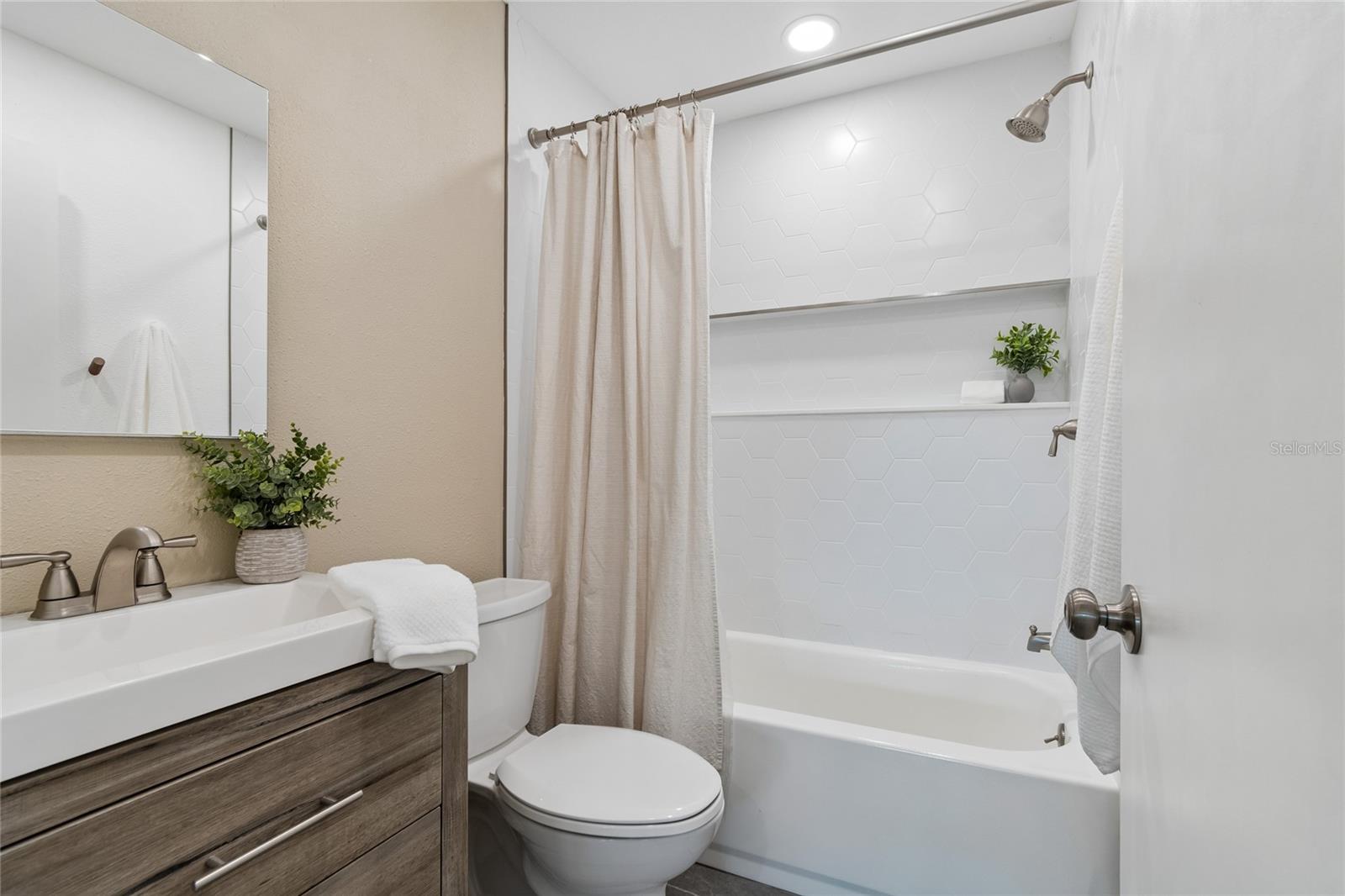 LAKES UNIT 2 PH 4 - Residential