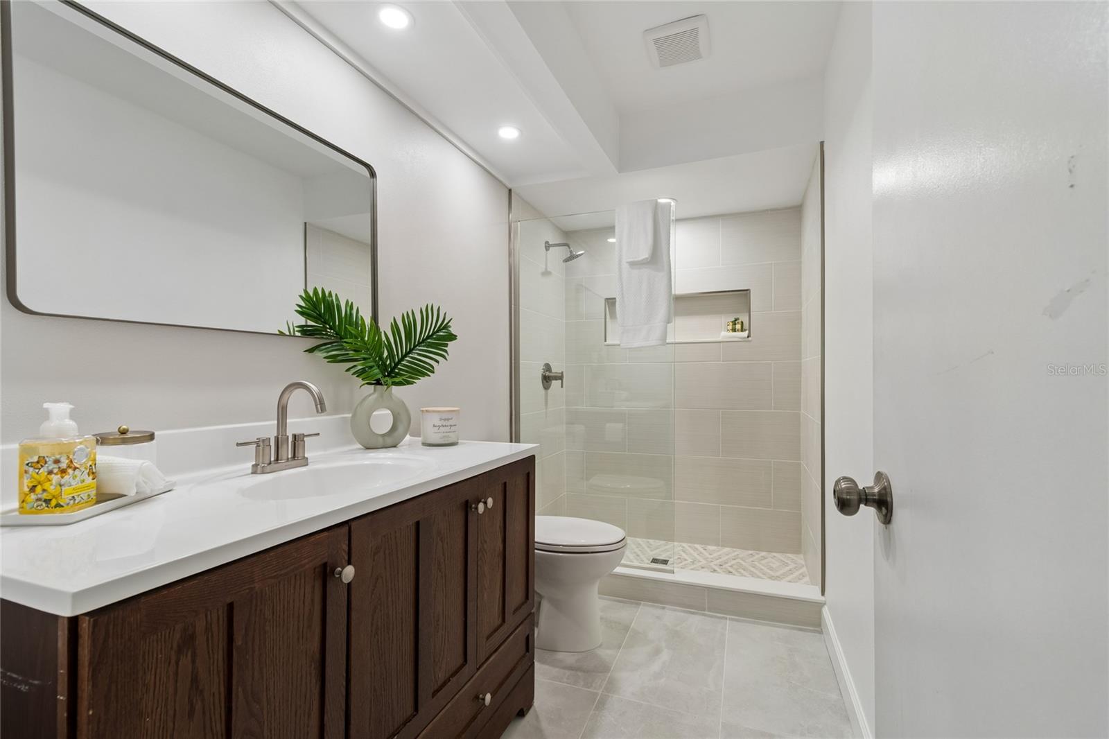LAKES UNIT 2 PH 4 - Residential
