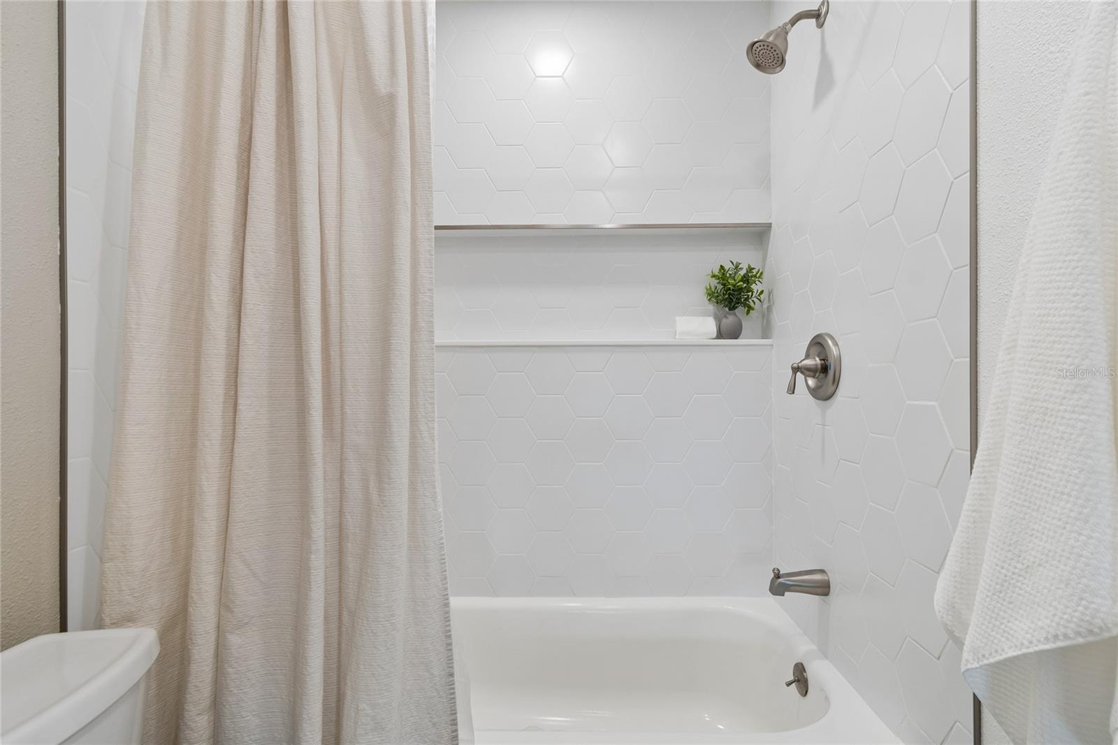LAKES UNIT 2 PH 4 - Residential