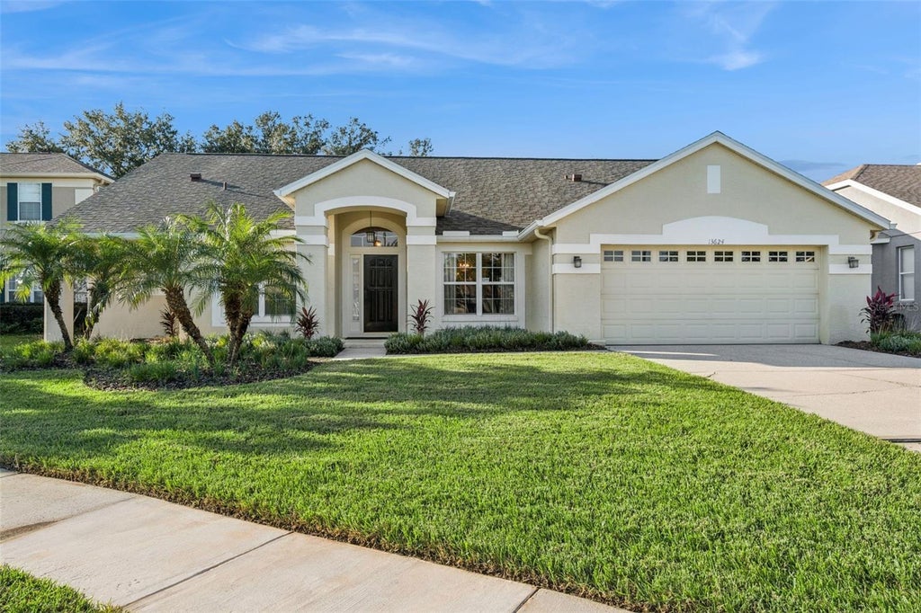 Photo of 13624 Bluewater Circle, Orlando, FL 32828 (MLS # O6451232)